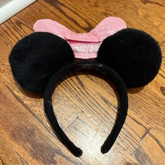 Light up Pink Bow Minnie Mouse ears. - Picture 3 of 3